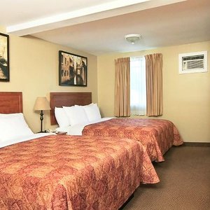 2 Queen beds