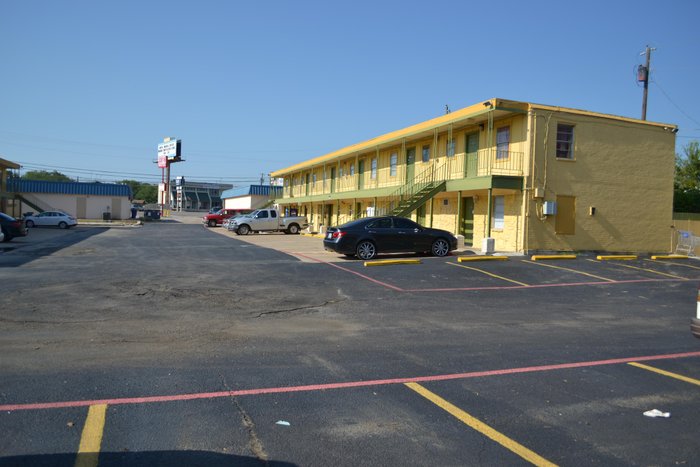 LUXURY INN AND SUITES - Motel Reviews (Copperas Cove, TX)