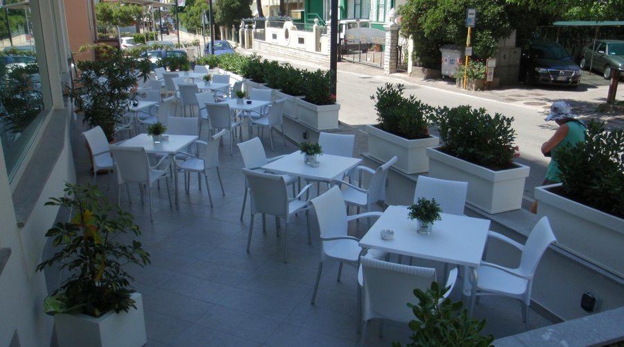 Giardino esterno Hotel Atlantic Gabicce Mare