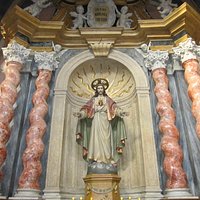 Altar en el interior.