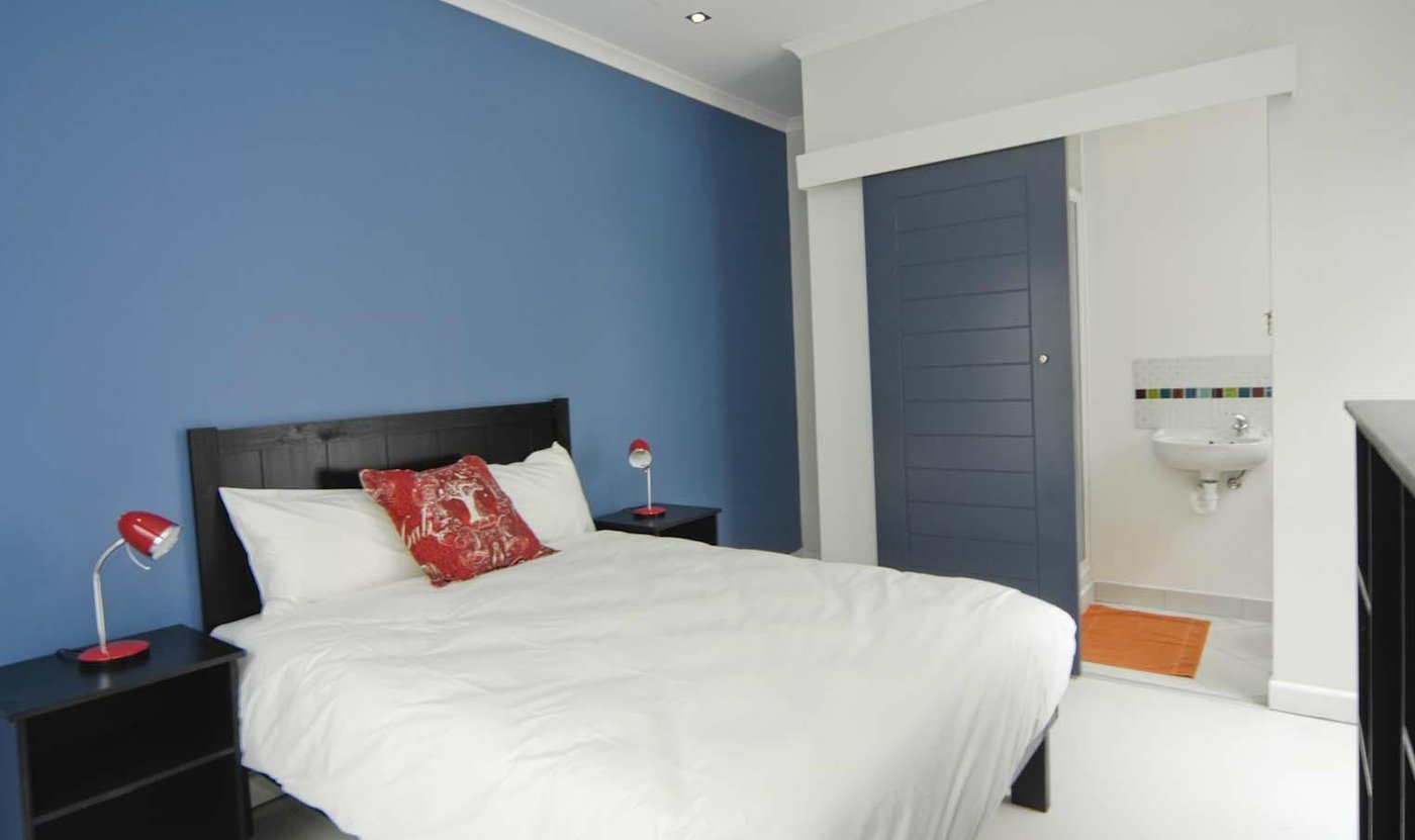 OFF THE WALL BACKPACKERS - Hostel Reviews (Cape Town/Claremont, South Africa) OFF THE WALL BACKPACKERS -  Hostel Reviews (Cape... 