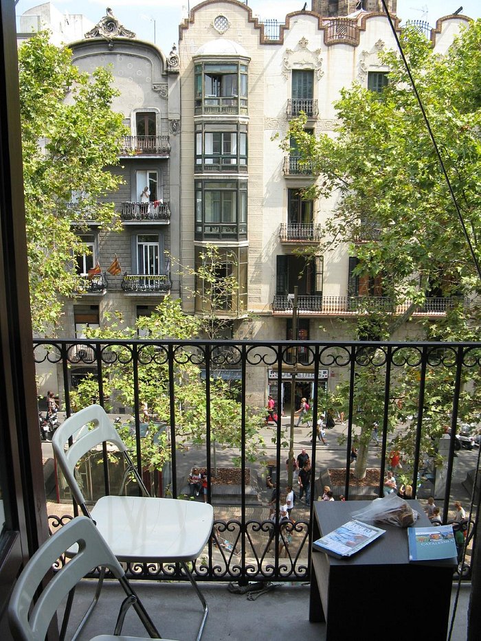 HOSTAL LAS FLORES $101 ($̶1̶3̶2̶) - Prices & Hostel Reviews - Barcelona, Catalonia HOSTAL LAS FLORES $101 ($̶1̶3̶2̶) - Prices & Hostel Reviews - Barcelona, Catalonia