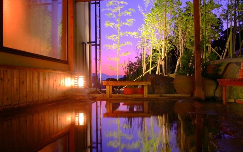 幻想的な景色と２つの良質な温泉をブレンドしたからこそ味わえる極上の温泉をお楽しみ下さい。