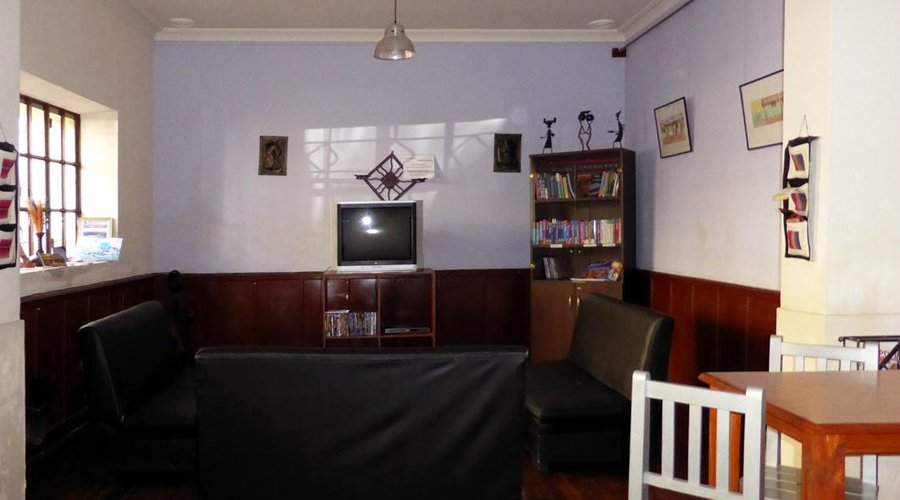 Lounge with cable TV and DVDs