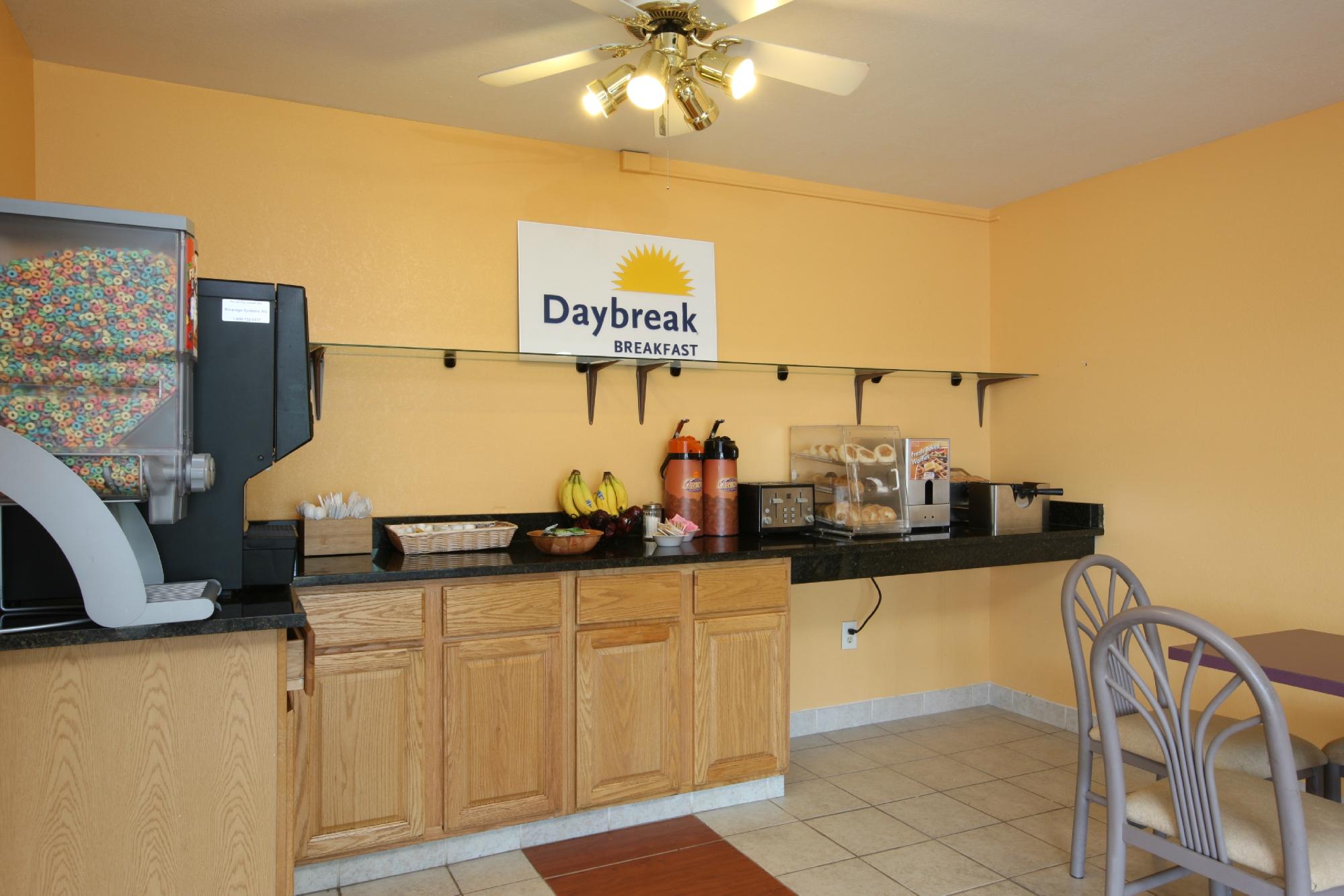 DAYS INN BY WYNDHAM QUEENSBURY/LAKE GEORGE $67 ($̶1̶0̶8̶) - Updated ...