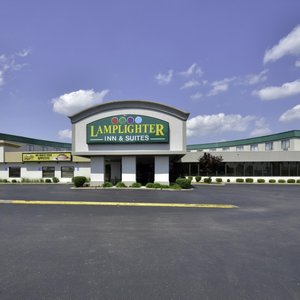 Lamplighter Inn & Suites South