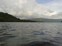 Koyna Dam: a) Picture of Koyna dam b) Typical NOF monolith section