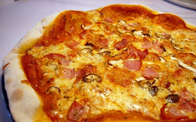 Pizza thin and crispy ..