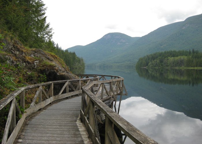 Boardwalk on the Inland Lake trail.