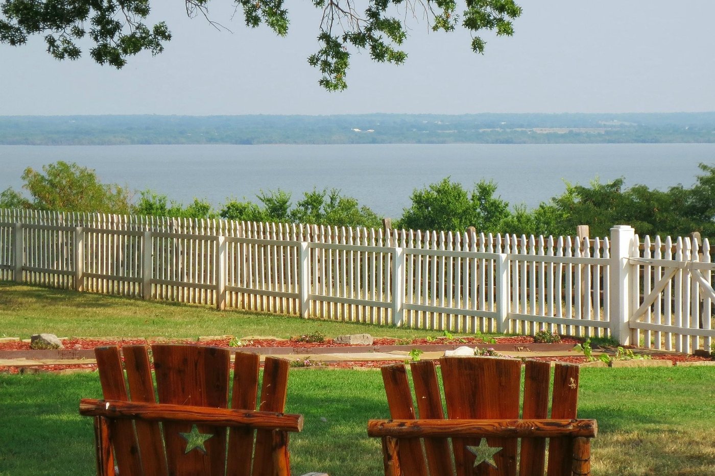 Escape To Hawthorn Bluff: Your Oklahoma Oologah Reservoir Adventure