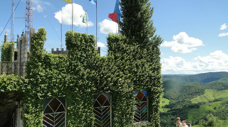 Castelo na montanha