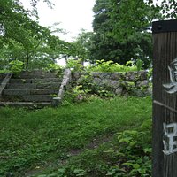 頂上付近の城跡