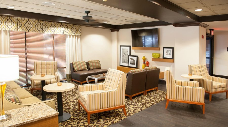 Lobby TV & Seating Area