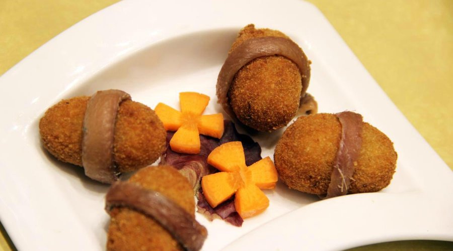 Croquetas de Leche Condensada y Anchoas