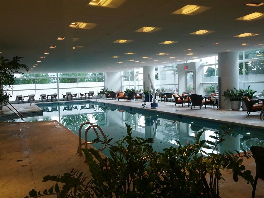 hotels in schaumburg il with indoor pool