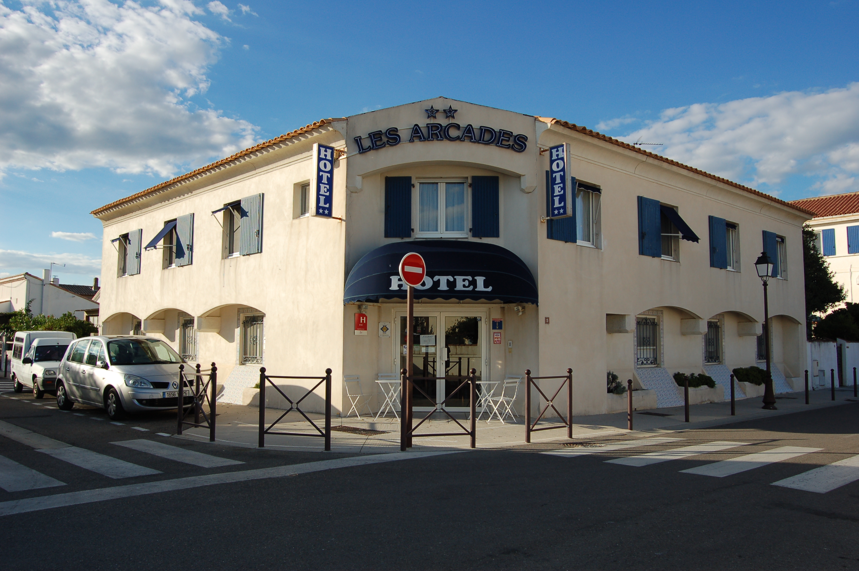 LES ARCADES Hotel (Saintes-Maries De La Mer) : Tarifs 2024 Et 135 Avis