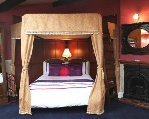THE PITSTOP BOUTIQUE HOTEL - Updated 2025 Reviews, Photos & Prices - The Pitstop Hotel Four In A Bed