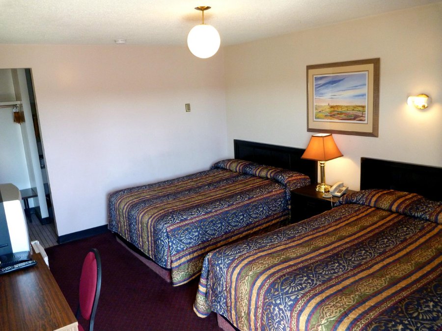 Algonquin Motor Lodge - Reviews & Photos (Edmonton, Alberta) - Hotel