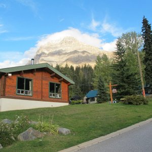 PARADISE LODGE & BUNGALOWS (LAGO LOUISE, CANADÁ): 547 fotos, comparação de  preços e 5 avaliações - Tripadvisor