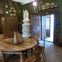 Deze kamer bezit een geweldige sfeer en voelt zelfs in deze eeuw heel warm aan