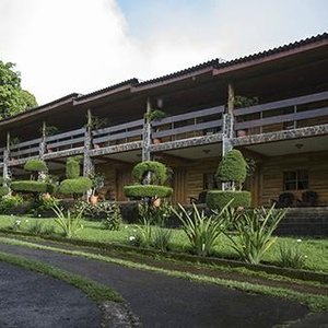 Front of Hotel and Landscaping