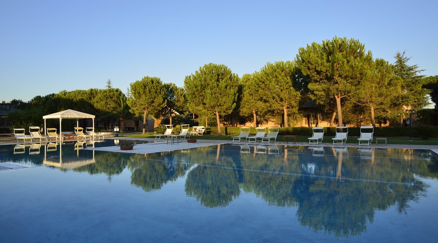 La piscina principale in Tenuta Livia