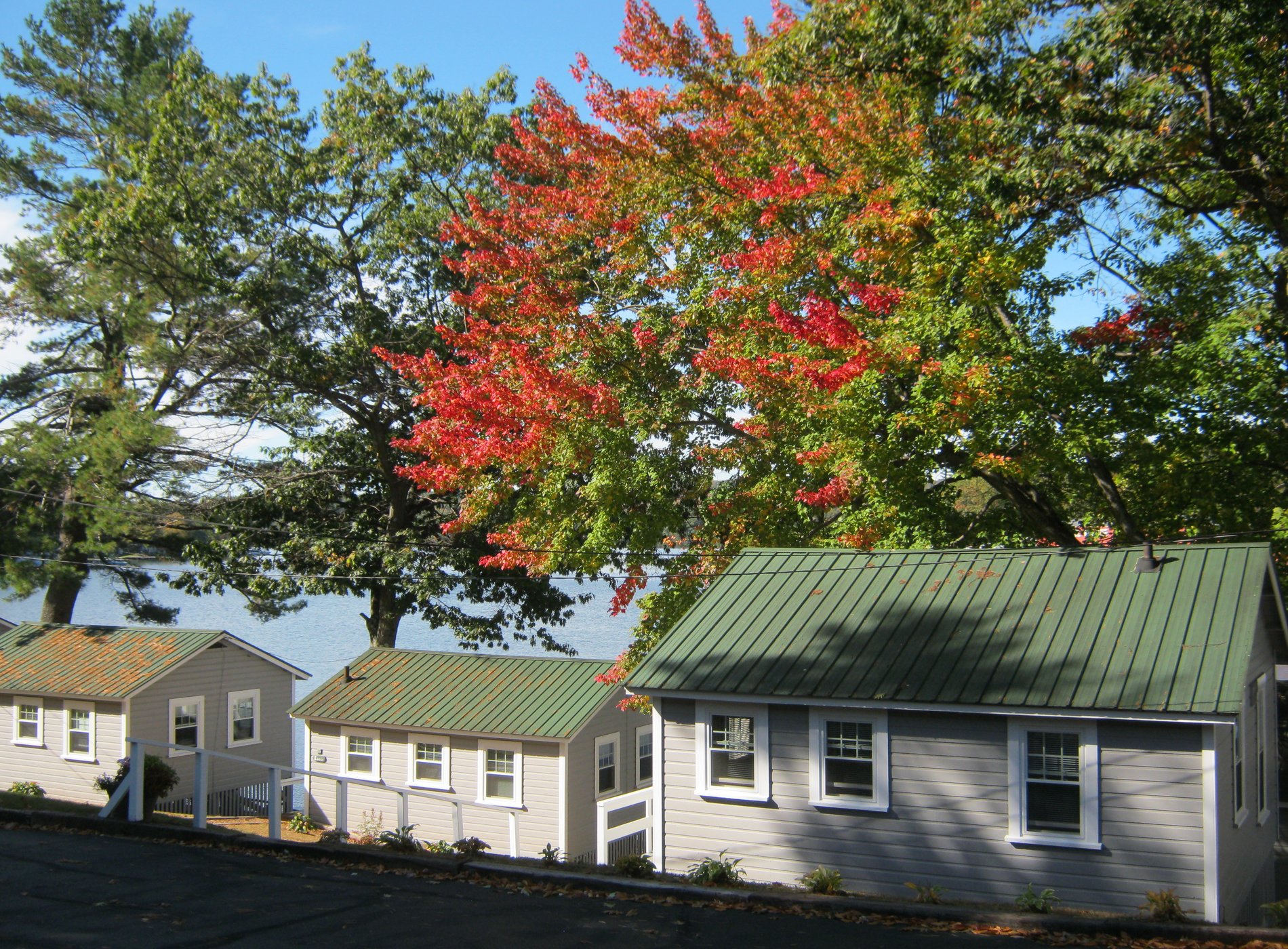 Proctor's Lakehouse Cottages by null