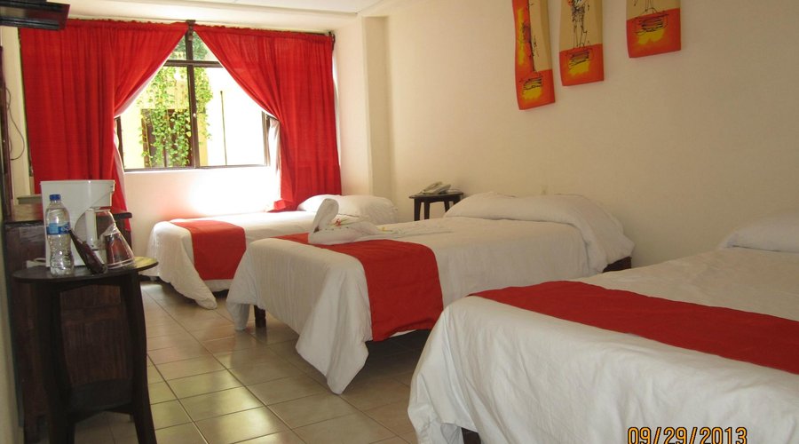 HABITACIÓN FAMILIAR CON 3 CAMAS MATRIMONIALES