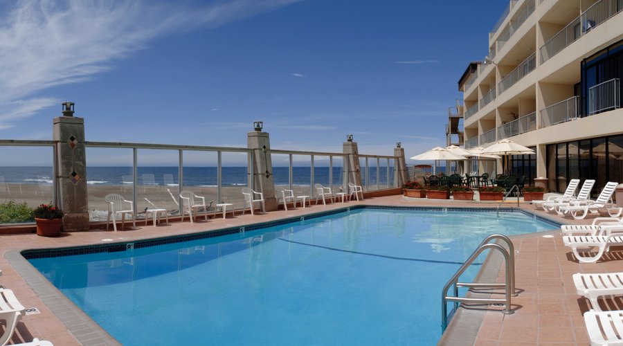 Pool and spa right on the ocean