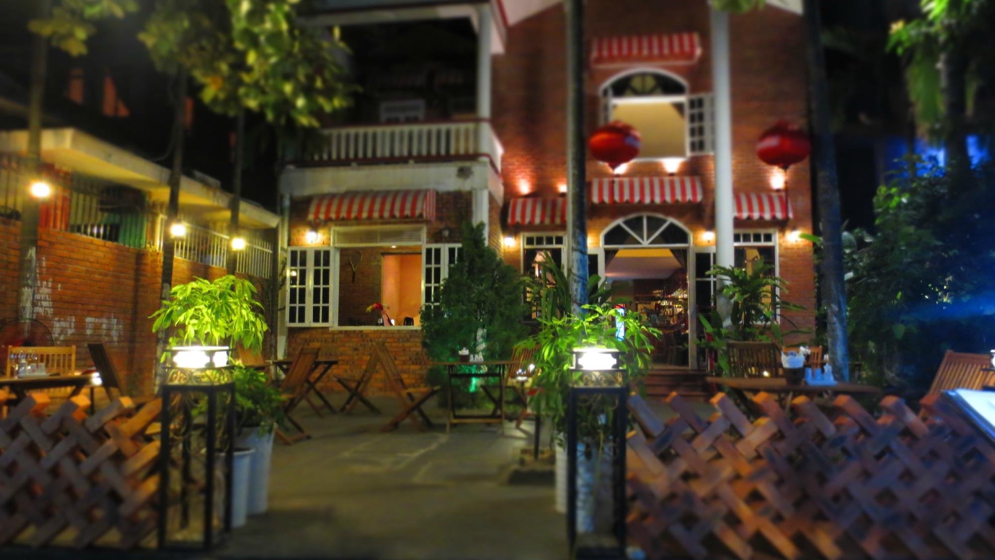 Vietnam Backpacker Hostels - Hue Hostel & Sports Bar by null