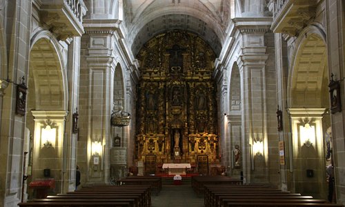 Altar Mayor de la Parroquia de San Xoán de Poio, con su retablo del siglo XVII de Bernardo Cabre