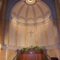chiesa evangelica valdese - abside e altare in legno