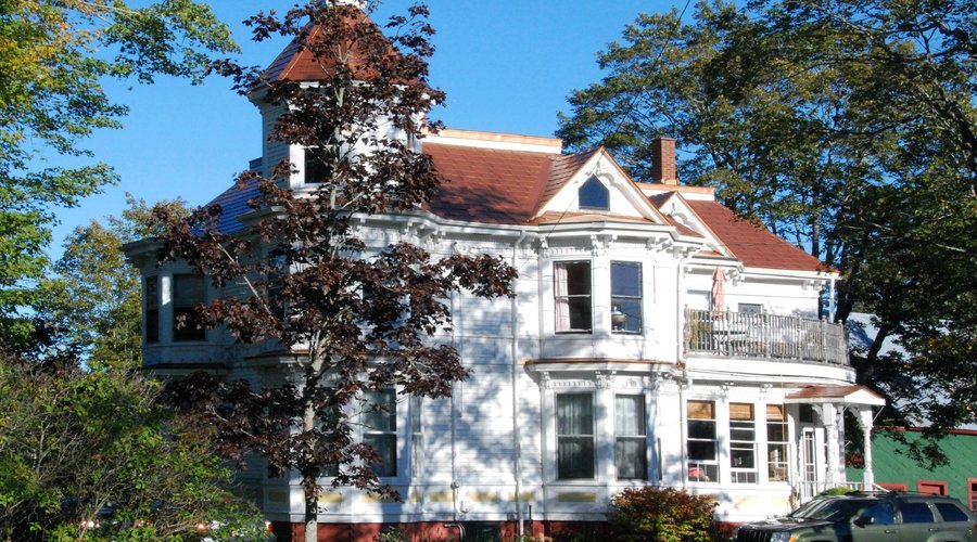 B&B Street View