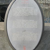 Panel con información sobre el puente.