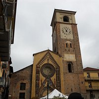 La facciata del duomo dei Chivassesi
