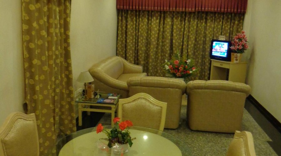 EXECUTIVE POONJA SUITE