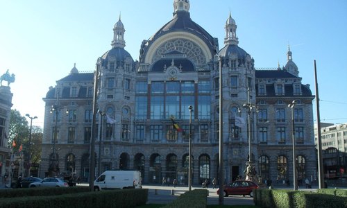 Frontaria da estação