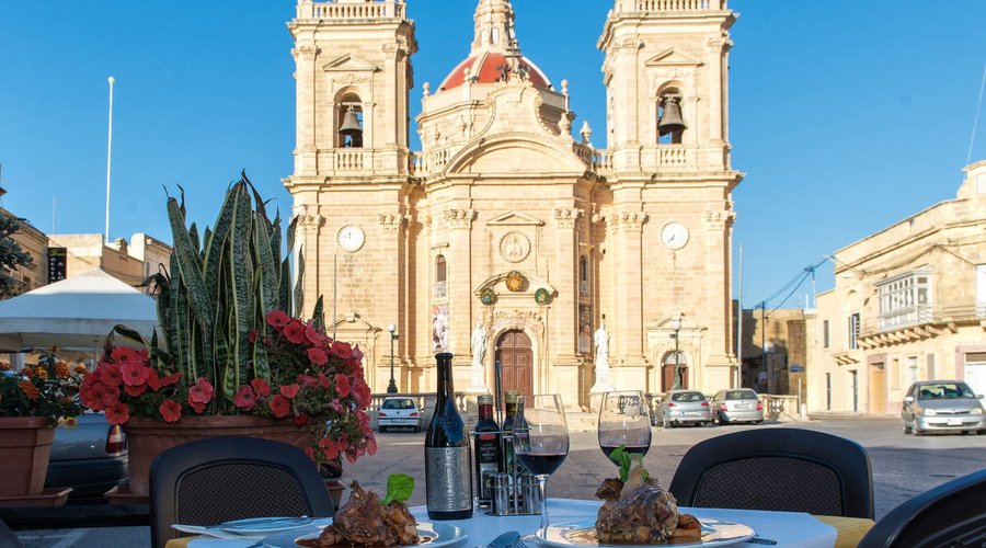 Dining in the square