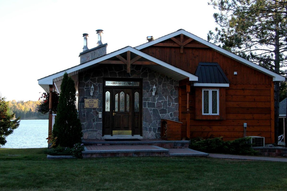 Couples Resort - UPDATED 2022 Prices, Reviews & Photos (Ontario/Whitney ...