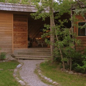 Covered deck between cabins