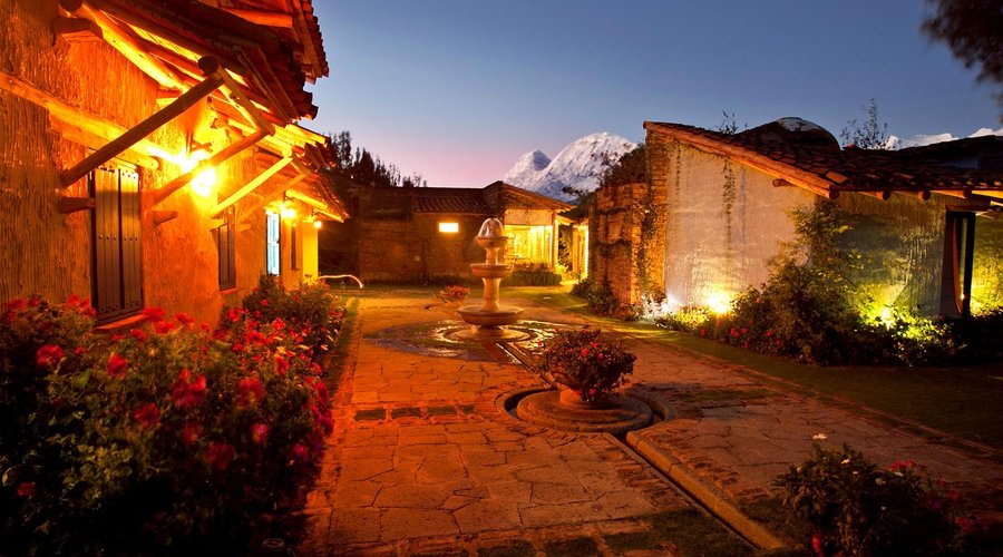 Cuesta Serena courtyard at night.