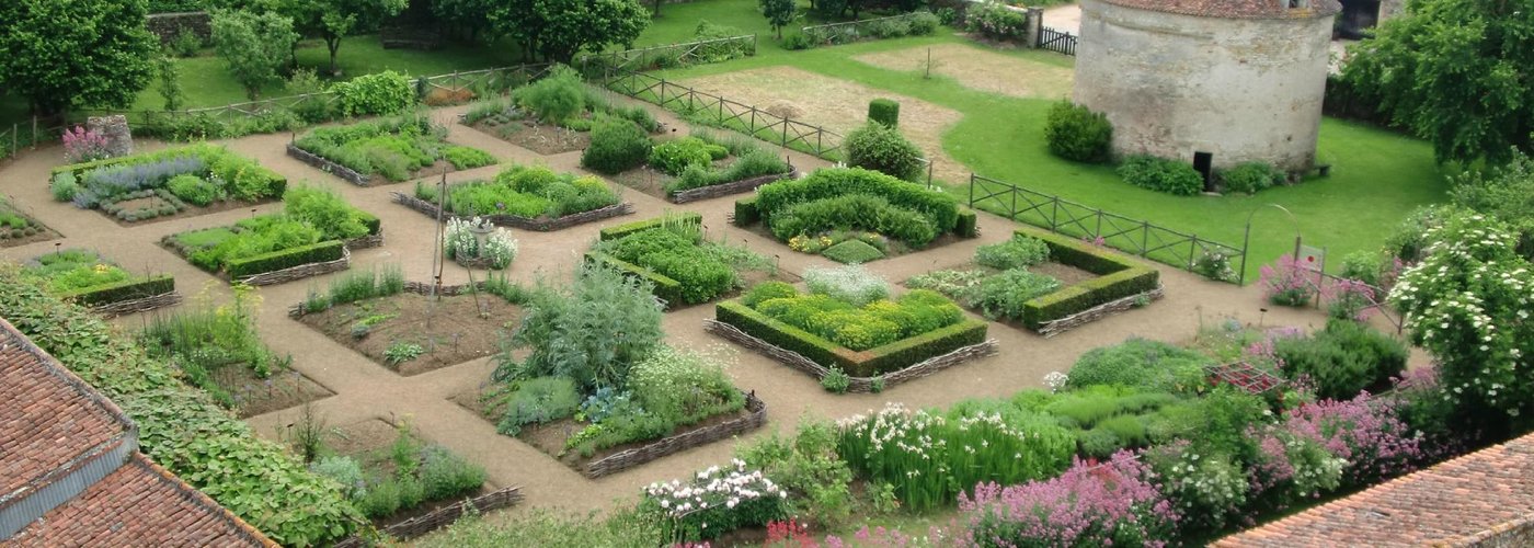 Jardin médiéval du Donjon de Bazoges en Pareds