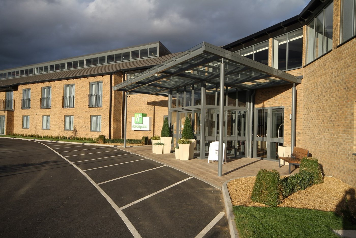 HOLIDAY INN HUNTINGDON - RACECOURSE, AN IHG HOTEL - Updated 2024 ...