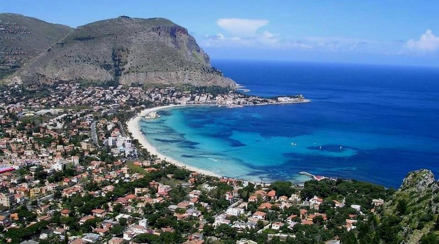 Mondello bay