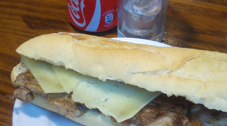 Bocadillo PANCETA y queso