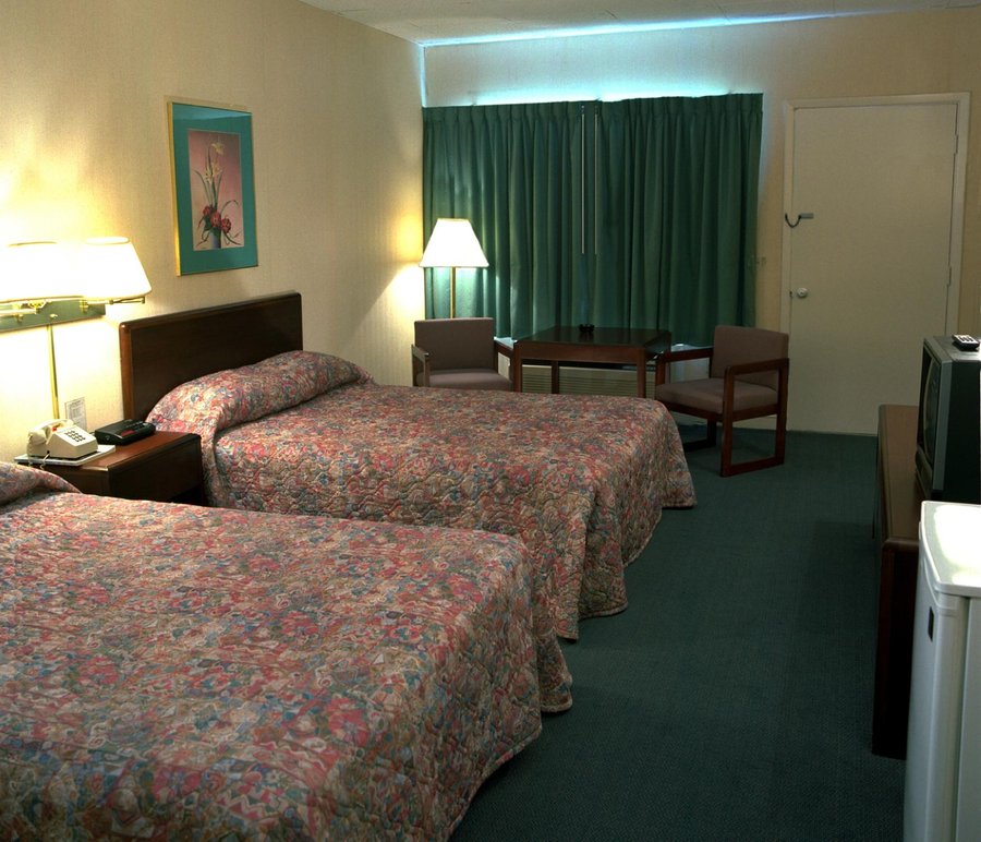 LAKE MOTEL & EFFICIENCIES - Reviews (Clarksville, VA) - Tripadvisor