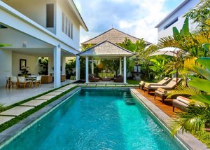 Pool & Beach