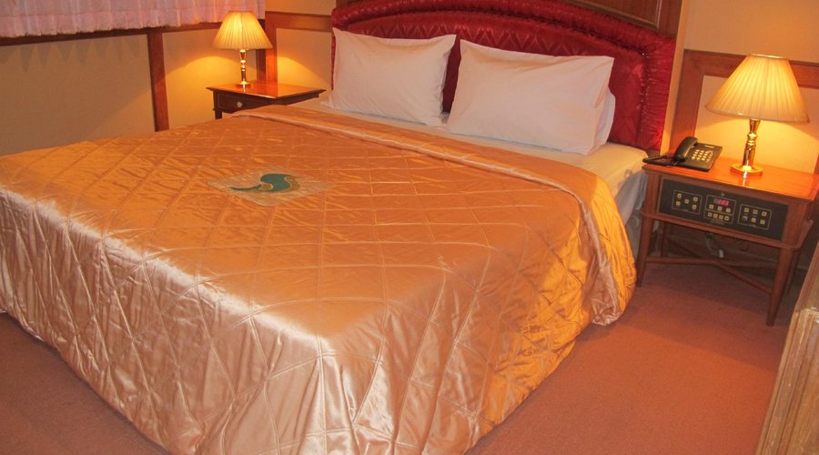 King-sized Bedroom