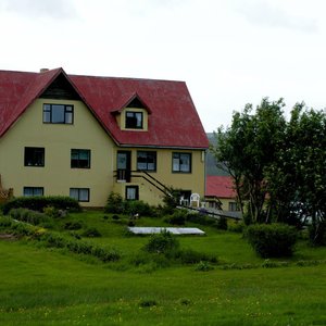 Das Haupthaus mit weiteren zimmern und Speisesaal