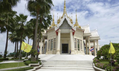 Side view of wat Luang Po To